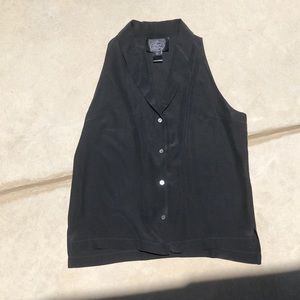 Sleeveless black top vest